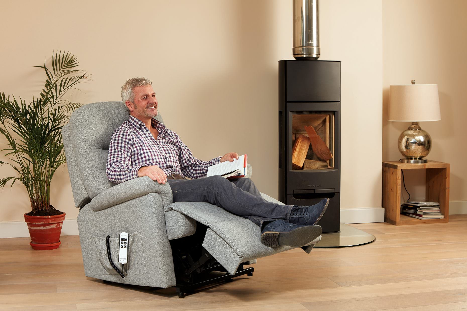 Sherborne Keswick Electric Rise Recliner Hunters Furniture